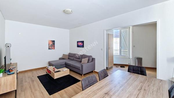 Opportunité investisseur : immeuble sans vacance locative avec 4 logements et stationnement privé