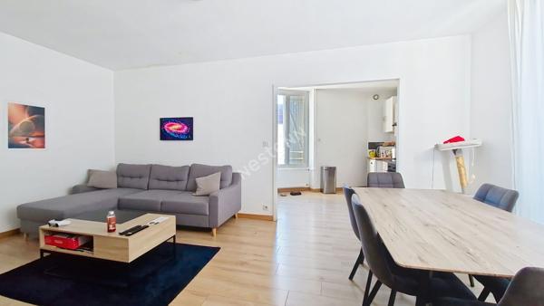 Opportunité investisseur : immeuble sans vacance locative avec 4 logements et stationnement privé