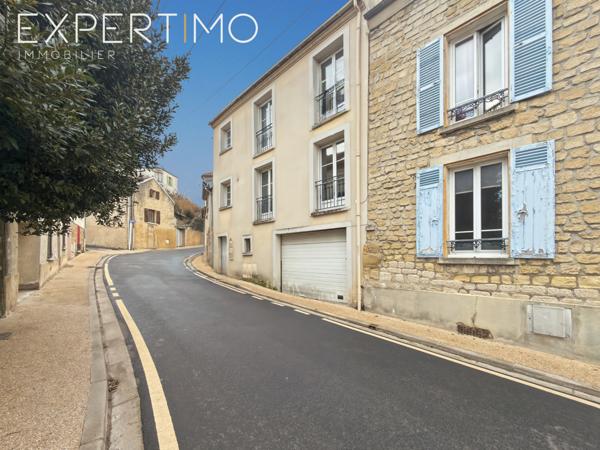 Pontoise (95300) Pontoise. Grand 3 pièces de 97 M2 avec parking.