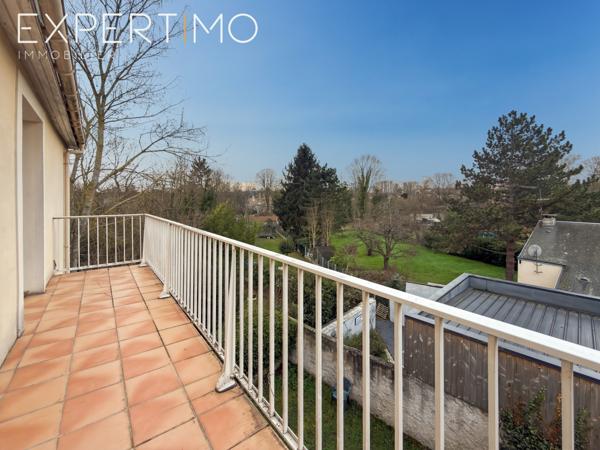 Pontoise (95300) Pontoise. Grand 3 pièces de 97 M2 avec parking.