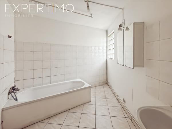 Pontoise (95300) Pontoise. Grand 3 pièces de 97 M2 avec parking.