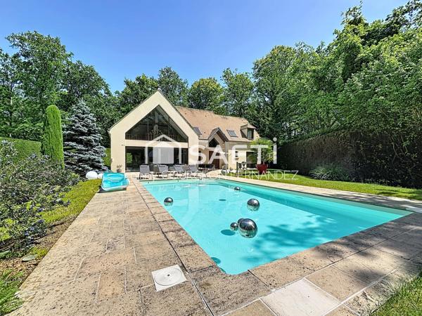 Propriété de standing avec piscine dans le Lys
