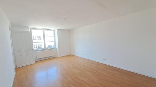 Maison spacieuse située à Saulx !