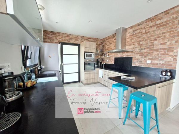 A VENDRE en Exclusivité à Saint Paul en Pareds, Maison de plain-pied PMR de 95 m2 env avec 2 chambres et 1 bureau sur une parcelle de 471 m2