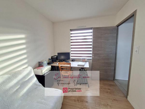 A VENDRE en Exclusivité à Saint Paul en Pareds, Maison de plain-pied PMR de 95 m2 env avec 2 chambres et 1 bureau sur une parcelle de 471 m2