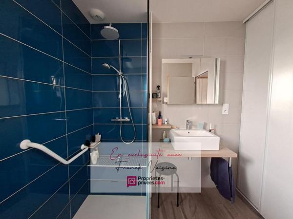 A VENDRE en Exclusivité à Saint Paul en Pareds, Maison de plain-pied PMR de 95 m2 env avec 2 chambres et 1 bureau sur une parcelle de 471 m2