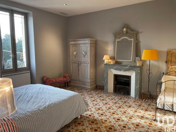 Maison 4 pièces de 210 m² à Caumont-sur-Durance (84510)