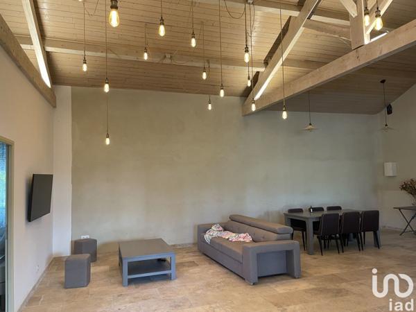 Maison 4 pièces de 210 m² à Caumont-sur-Durance (84510)