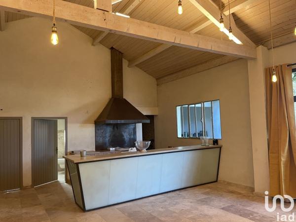 Maison 4 pièces de 210 m² à Caumont-sur-Durance (84510)