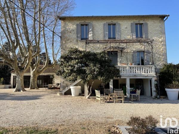 Maison 4 pièces de 210 m² à Caumont-sur-Durance (84510)