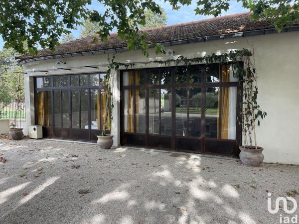 Maison 4 pièces de 210 m² à Caumont-sur-Durance (84510)