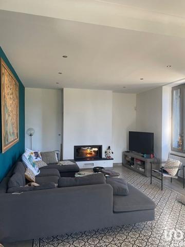 Maison 4 pièces de 210 m² à Caumont-sur-Durance (84510)