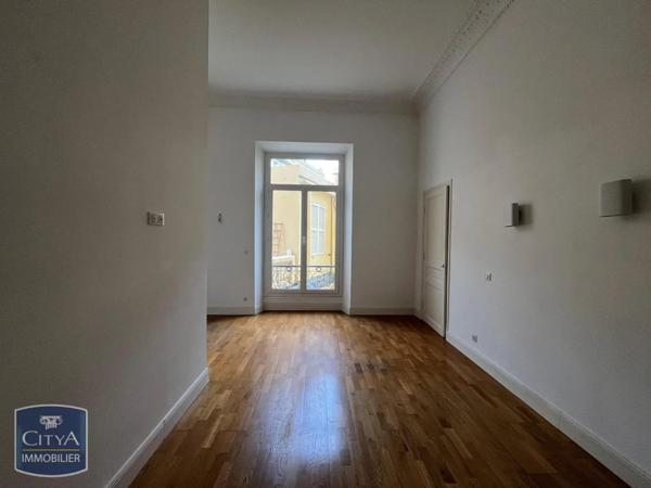 Appartement à louer 4 pièces 137m²