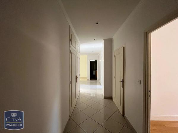 Appartement à louer 4 pièces 137m²
