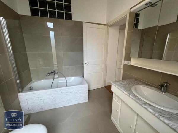 Appartement à louer 4 pièces 137m²