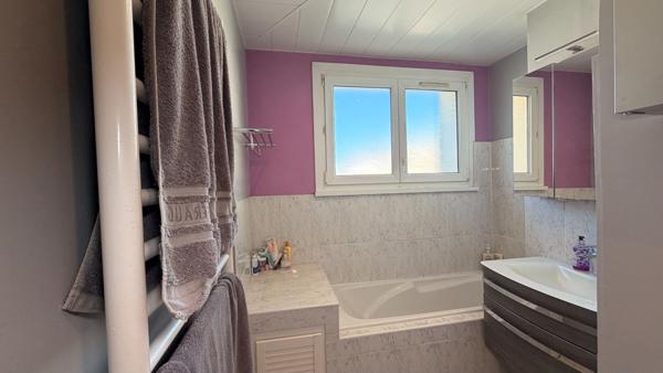 Appartement 3 pièces 74 M² avec balcon, cave et garage