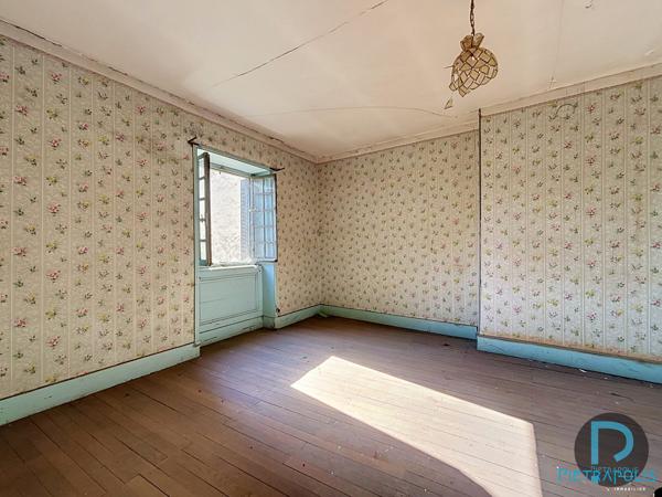 TENEMENT IMMOBILIER avec trois appartements et terrain