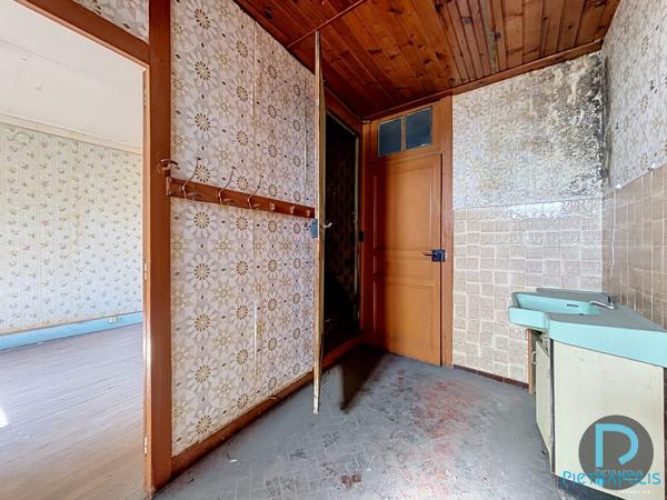 TENEMENT IMMOBILIER avec trois appartements et terrain