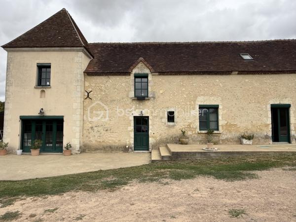 Un dossier complet est disponible sur simple demande avant toute visite : diagnostics techniques, vidéo et photos suplémentaires du logement ainsi que l’ensemble des documents relatifs au bien. Une transparence totale pour un projet d’achat sécurisé. 

PROPRIÉTÉ DE CHARME – DEUX HABITATIONS – PLUS DE 6 000 M² DE TERRAIN

Dans un environnement typique du Perche, particulièrement calme et préservé, découvrez cette propriété composée de deux habitations distinctes et contiguës, implantées sur un terrain clos de plus de 6 000 m².

L’ensemble,  a été restauré et rénové avec goût, encore récemment, avec des matériaux et équipements de qualité.

Un total de 6 chambres, dont deux en enfilade ( avec dressing ) 

Sans vis-à-vis, la propriété bénéficie d’une vue imprenable, offrant un cadre de vie exceptionnel, paisible et privilégié.

Deux habitations, de nombreuses possibilités

Les deux maisons développent respectivement environ 140 m² et 110 m².

Leur configuration est idéale pour de nombreux projets : résidence principale pour deux familles, habitation principale avec logement indépendant, création d’un gîte ou encore chambres d’hôtes, ou activité professionnelle. 

Des prestations de qualité - accès possible par deux portails différents

La propriété bénéficie notamment de :

* DPE classé C, avec une bonne performance énergétique
* Cuisine récente
* Poêles à bois
* Pompes à chaleur
* Ballon d’eau chaude thermodynamique
* Volets roulants électriques
* Puits fonctionnel
* 200 m² de terrasses
* Appentis d’environ 30 m² - cabanon de jardin d’environ 20M2
* Portail électrique
* Visiophone
* Stationnement facile
* Terrain piscinable
* Assainissement autonome

Un environnement privilégié

Située entre Bellême et La Ferté-Bernard, dans un charmant village du Perche, la propriété bénéficie de la proximité des commerces et services du quotidien : médecin, pharmacie, infirmière, bar-tabac-presse, boulangerie-pâtisserie, épicerie, coiffeur ainsi que différents artisans.

Le terrain de plus de 6 000 m² offre de nombreuses possibilités et permet de profiter pleinement d’un environnement naturel, sans vis-à-vis et avec une très belle exposition.

Distances

* 16 km de La Ferté-Bernard
* 11 km de Bellême
* 12 km de Saint-Cosme-en-Vairais
* 35 km de Savigné-l’Évêque

Une propriété rare par son environnement, sa vue, ses volumes et ses deux habitations ( pouvant être lié l’une à l’autre ) offrant un véritable potentiel pour un projet familial, touristique ou d’investissement.
J’accompagne mes clients, dont plusieurs disposent déjà d’un financement fiable et assuré, dans leur recherche de biens au Mans et ses alentours. Je suis également à la recherche de nouveaux biens à vendre. Je rémunère mes apporteurs d’affaires et je travaille avec un réseau d’artisans ainsi qu’un courtier en financement afin de vous accompagner dans toutes les étapes de votre projet immobilier.