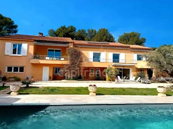 Propriété à vendre 8 pièces SAINT CYR SUR MER (83) Terrain 2000 m2, Piscine, pool-house