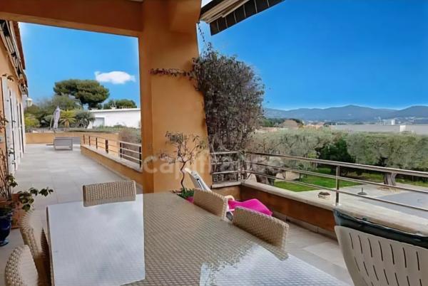 Propriété à vendre 8 pièces SAINT CYR SUR MER (83) Terrain 2000 m2, Piscine, pool-house