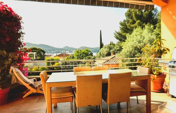 Propriété à vendre 8 pièces SAINT CYR SUR MER (83) Terrain 2000 m2, Piscine, pool-house