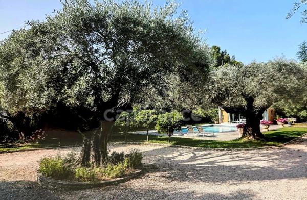 Propriété à vendre 8 pièces SAINT CYR SUR MER (83) Terrain 2000 m2, Piscine, pool-house