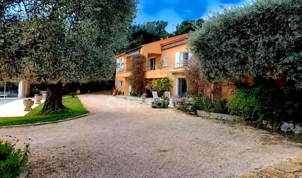 Propriété à vendre 8 pièces SAINT CYR SUR MER (83) Terrain 2000 m2, Piscine, pool-house