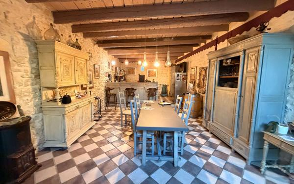 Maison à vendre    6 pièces • 220 m2 Tarascon