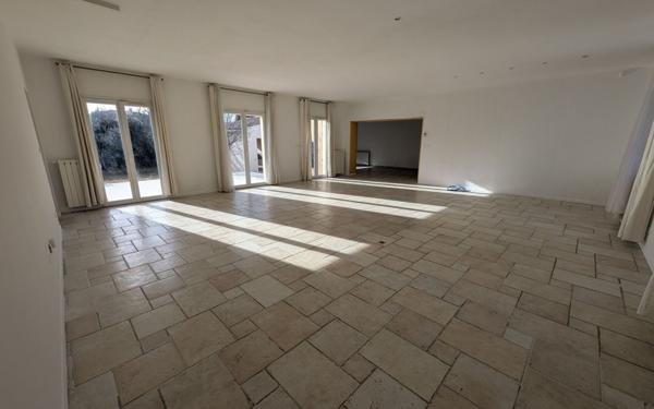 Maison à vendre    3 pièces •  Montfavet - Avignon