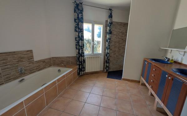 Maison à vendre    3 pièces •  Montfavet - Avignon