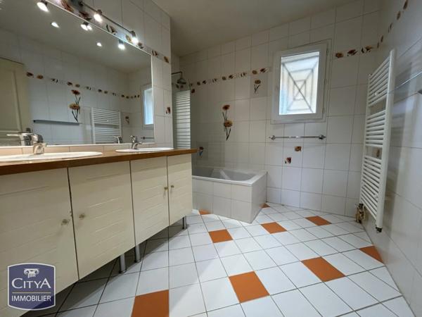 Maison à vendre 4 pièces 107.8m² Fontaine-le-Comte (86240)