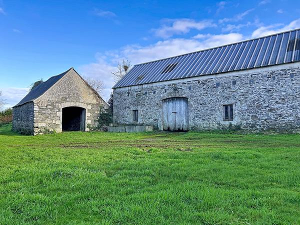 Maison 7 pièces, 178 m² au sol, vie de plain-pied, hangar et deux dépendances