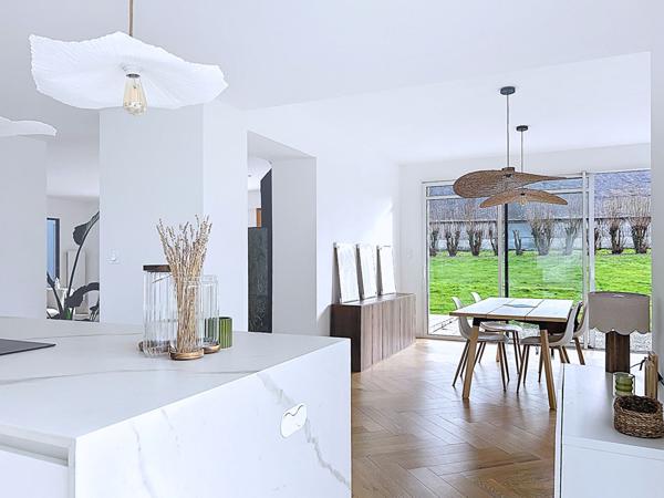 Maison 7 pièces, 178 m² au sol, vie de plain-pied, hangar et deux dépendances