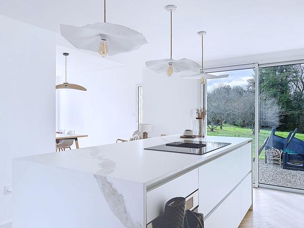 Maison 7 pièces, 178 m² au sol, vie de plain-pied, hangar et deux dépendances