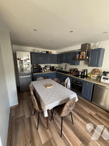 A VENDRE: MAISON EN PLEIN COEUR DE BAUD