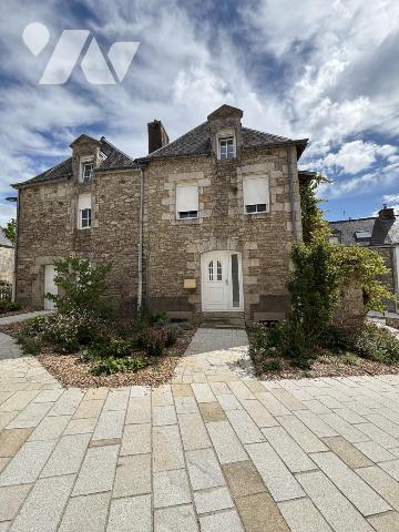 A VENDRE: MAISON EN PLEIN COEUR DE BAUD