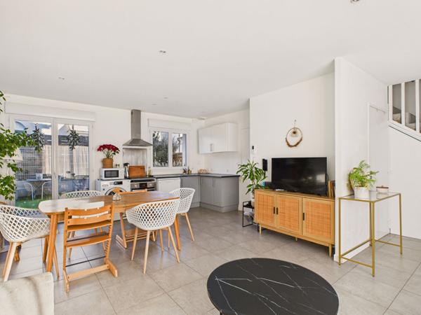 Vente Maison75 m² - 4 Pièces - VILLENAVE D ORNON (33140)