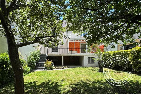 SURESNES - Quartier Caron - Maison de 165 m2, 7 pièces (3/4 chambres et un bureau)