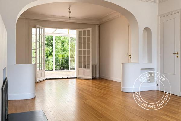 SURESNES - Quartier Caron - Maison de 165 m2, 7 pièces (3/4 chambres et un bureau)