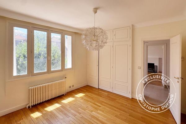 SURESNES - Quartier Caron - Maison de 165 m2, 7 pièces (3/4 chambres et un bureau)