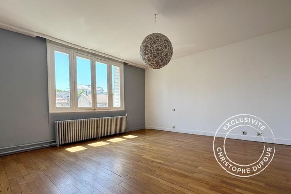 SURESNES - Quartier Caron - Maison de 165 m2, 7 pièces (3/4 chambres et un bureau)