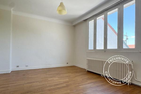 SURESNES - Quartier Caron - Maison de 165 m2, 7 pièces (3/4 chambres et un bureau)