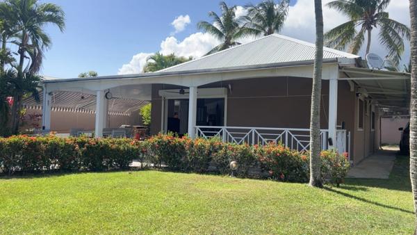 A CONVENANCE VUE DEGAGEE Villa avec piscine et garage