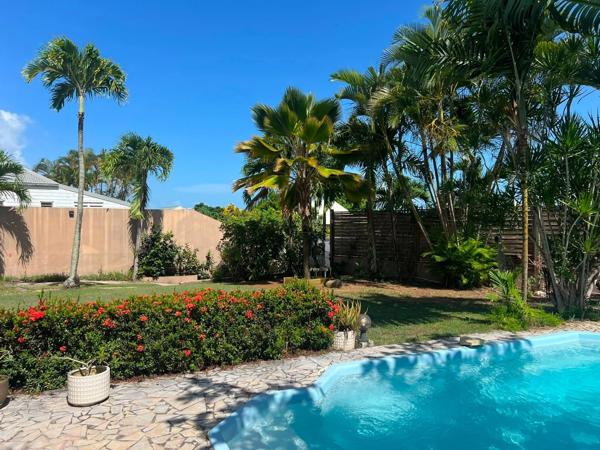 A CONVENANCE VUE DEGAGEE Villa avec piscine et garage