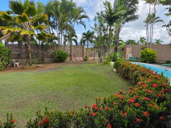 A CONVENANCE VUE DEGAGEE Villa avec piscine et garage