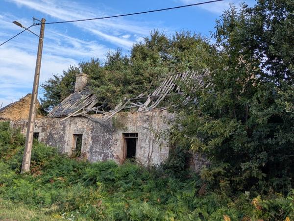 CLEGUEREC LONGERE A RENOVER INTEGRALEMENT PARCELLE DE 1899M²