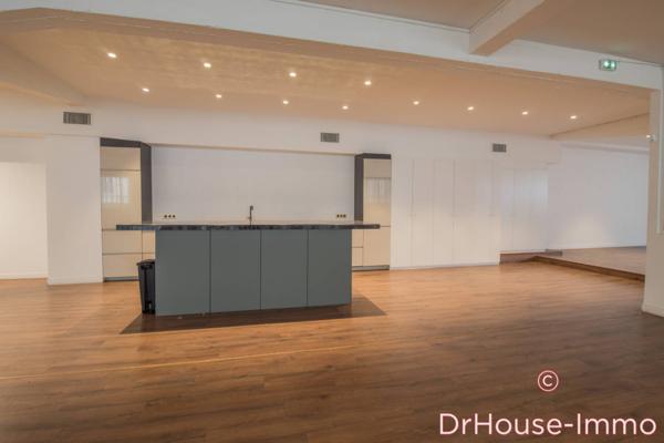 Commerce à louer 5 pièces de 426 m²