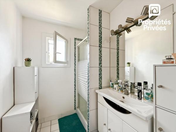 Maison familiale 4 chambres avec piscine - Terrain de 676 m²