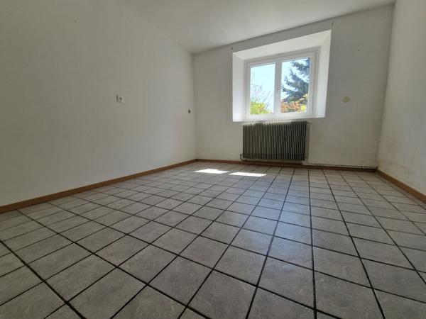 Appartement à vendre 3 pièces en rez-de-jardin proche de EPINAL (88) avec TERRASSE et TERRAIN